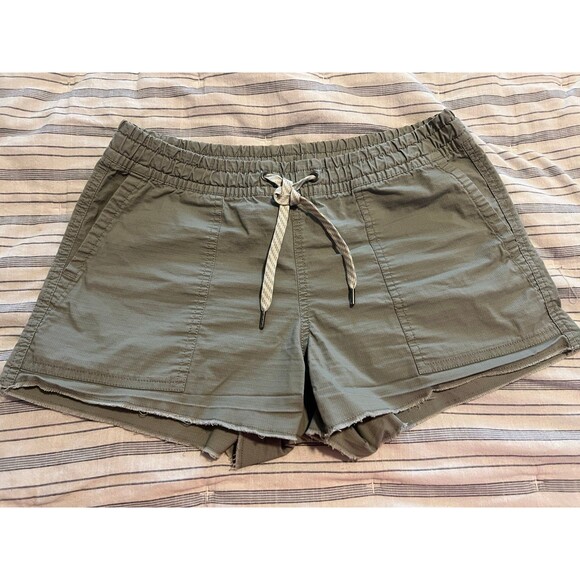 Vuori Pants - Vuori Women’s Vintage Ripstop Shorts in Eucalyptus Size X-Small